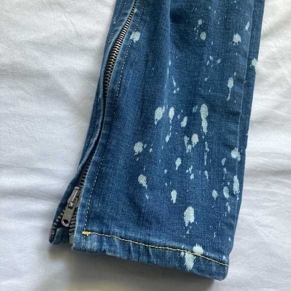 Crysp Denim Blue Jeans
Size 32x32 - Picture 3 of 7